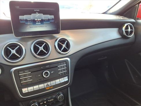 Used 2018 Mercedes-Benz GLA 250 4MATIC image 28