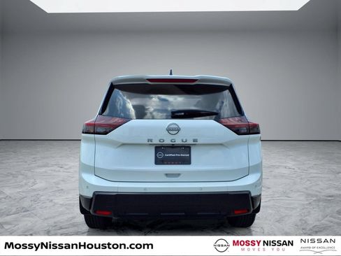 Used 2025 Nissan Rogue S FWD image 6