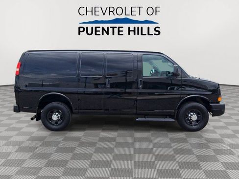 Used 2016 Chevrolet Express 2500 RWD image 9