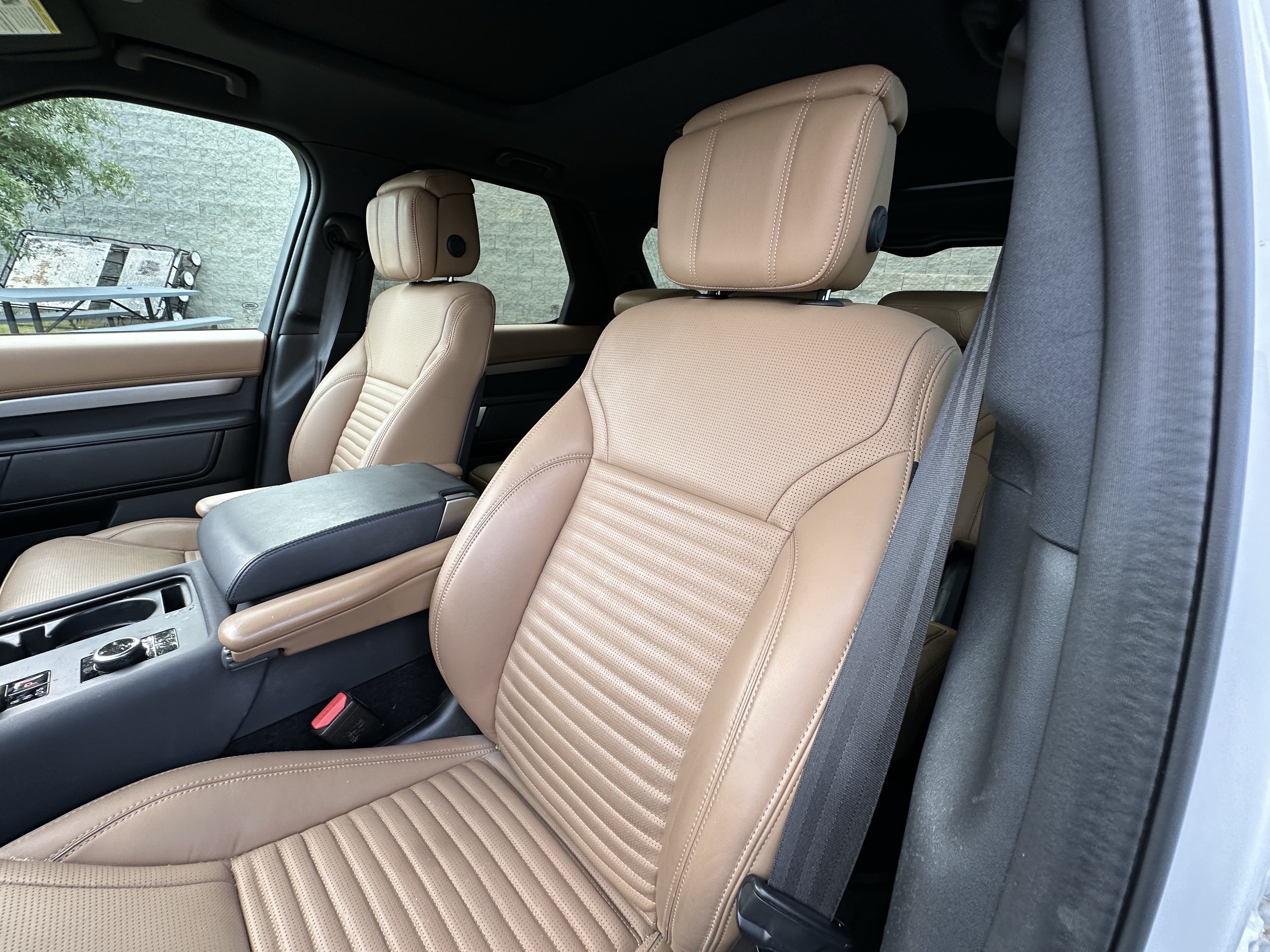 Certified 2023 Land Rover Discovery S R-Dynamic AWD/4WD image 15