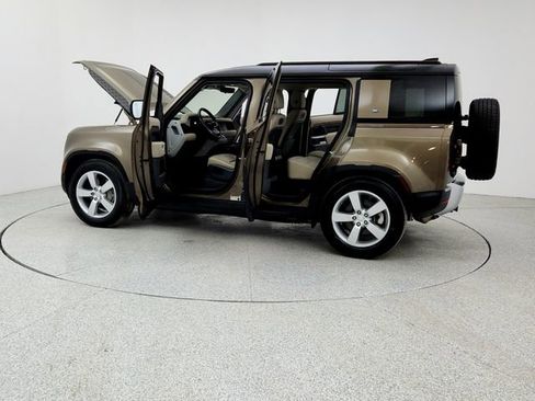 Used 2020 Land Rover Defender 110 First Edition image 12