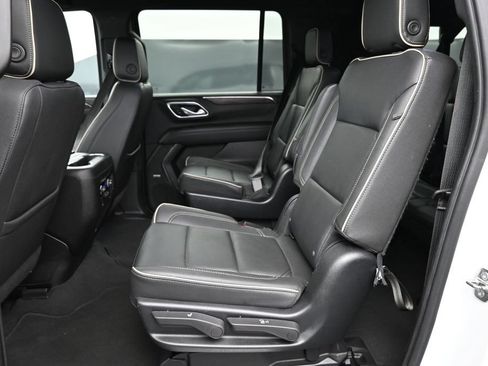 Used 2023 Chevrolet Suburban Premier AWD/4WD image 21