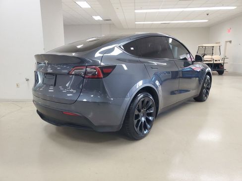 Used 2022 Tesla Model Y Long Range image 8