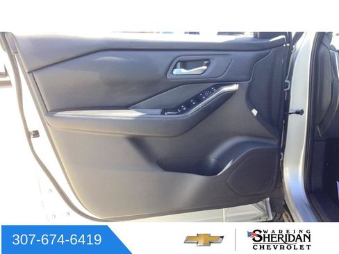 Used 2025 Nissan Rogue SV AWD/4WD image 18