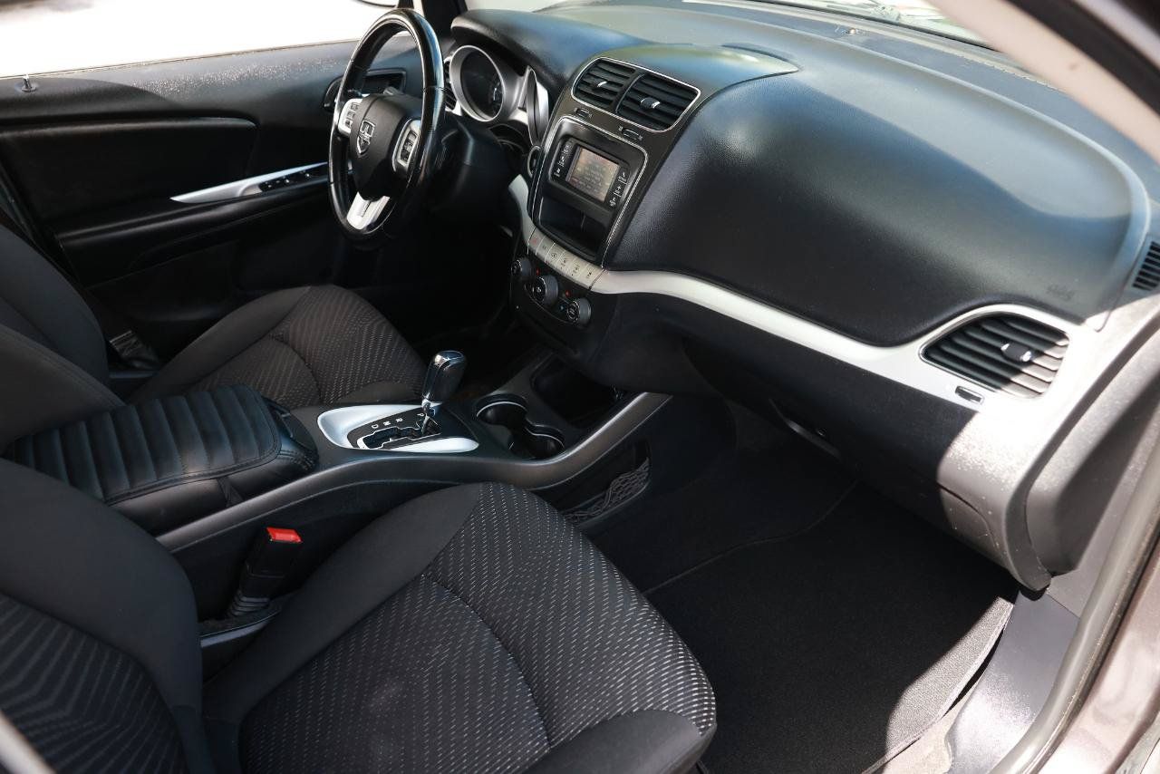 Used 2018 Dodge Journey SE w/ Connectivity Group FWD image 18