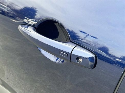 Used 2025 Nissan Pathfinder SL image 15