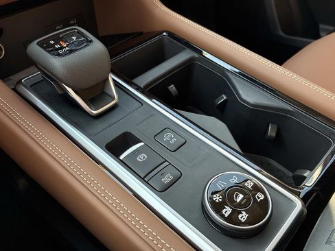 New 2026 Nissan Pathfinder Platinum AWD/4WD image 15
