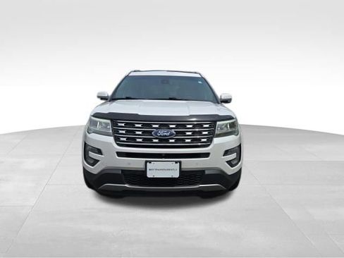 Used 2017 Ford Explorer Limited w/ Equipment Group 301A AWD/4WD image 2