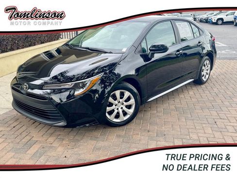 Used 2025 Toyota Corolla LE image 1