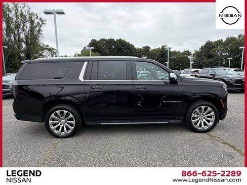 Used 2025 Chevrolet Suburban Premier AWD/4WD image 4
