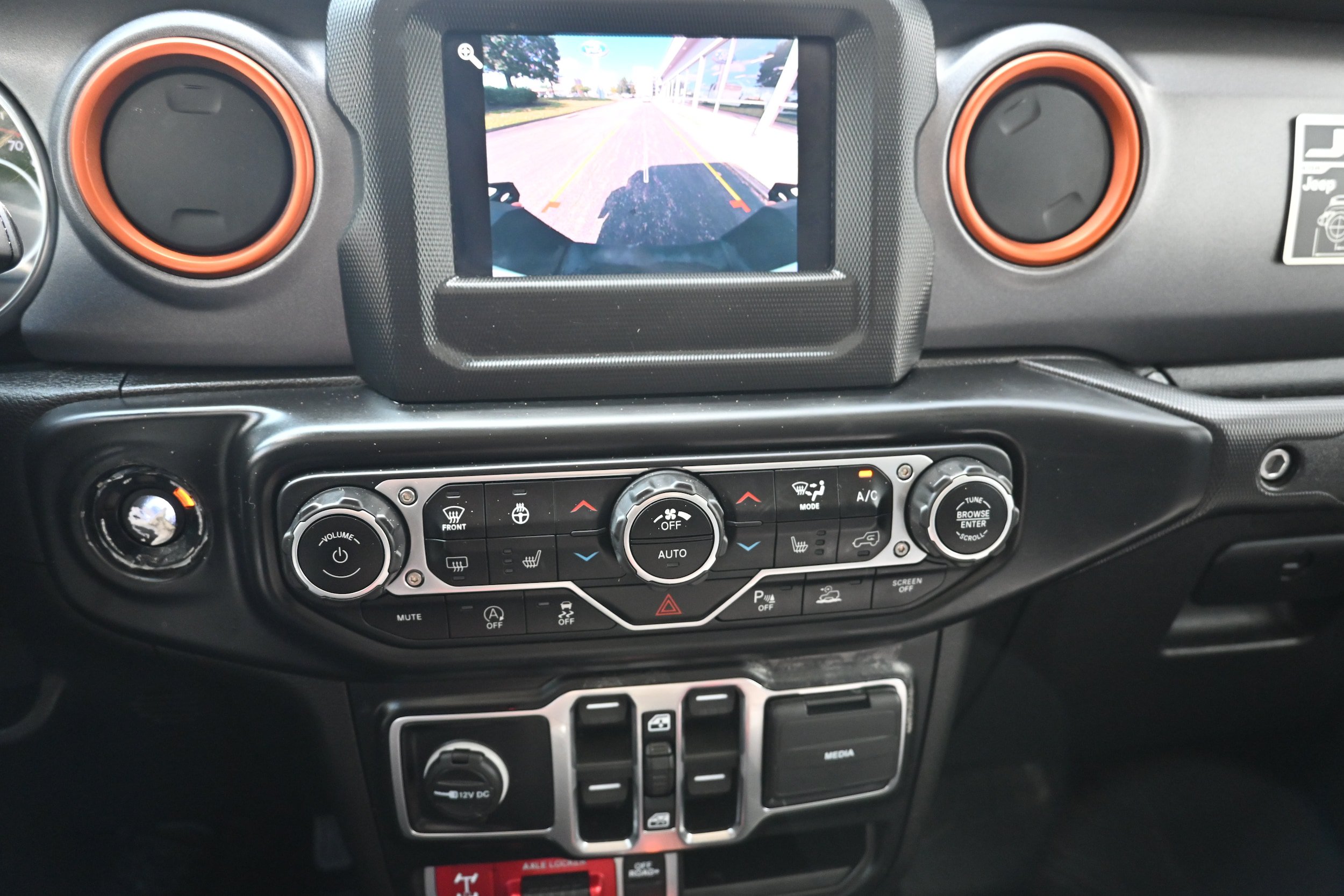 Used 2021 Jeep Gladiator Mojave w/ Cold Weather Group AWD/4WD image 9
