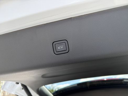 Used 2023 Chevrolet Traverse High Country image 20