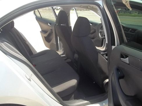 Used 2015 Volkswagen Jetta S image 9