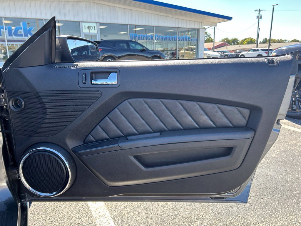 Used 2013 Ford Mustang Premium RWD image 39