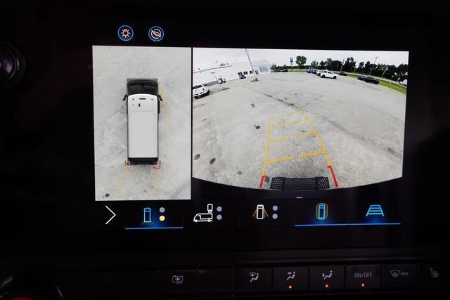 Used 2024 Chevrolet Brightdrop 400 w/ Commercial Equipment Package AWD/4WD image 27