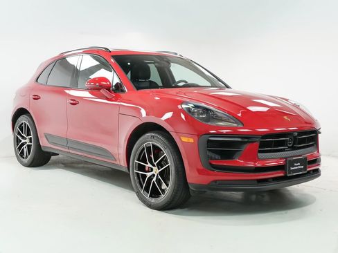 Certified 2025 Porsche Macan S AWD/4WD image 7