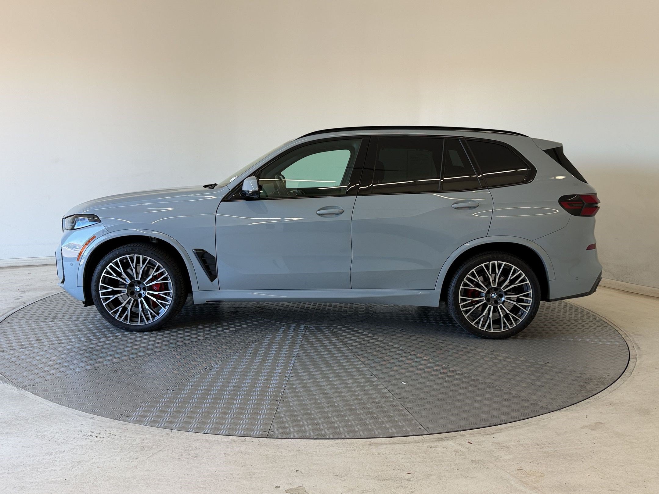 Certified 2025 BMW X5 xDrive40i AWD/4WD image 2