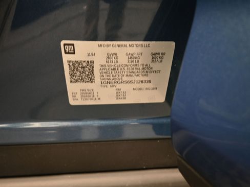 Used 2025 Chevrolet Traverse LT image 11