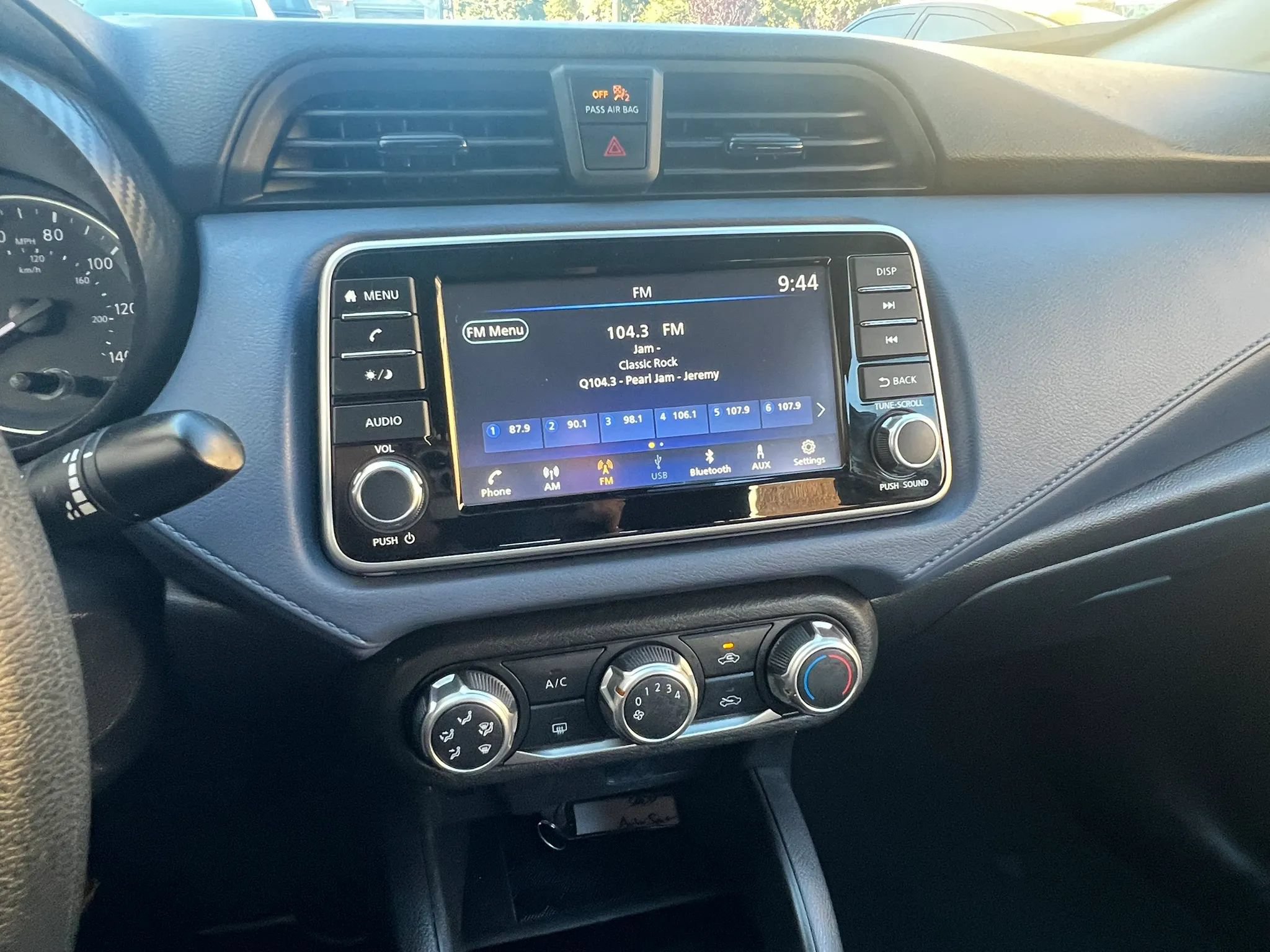 Used 2023 Nissan Versa SV FWD image 21