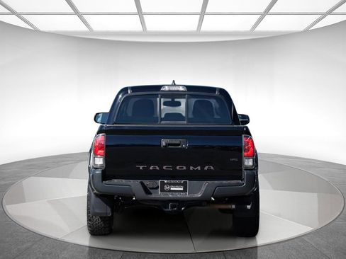 Used 2017 Toyota Tacoma SR5 w/ Tow Package RWD image 3