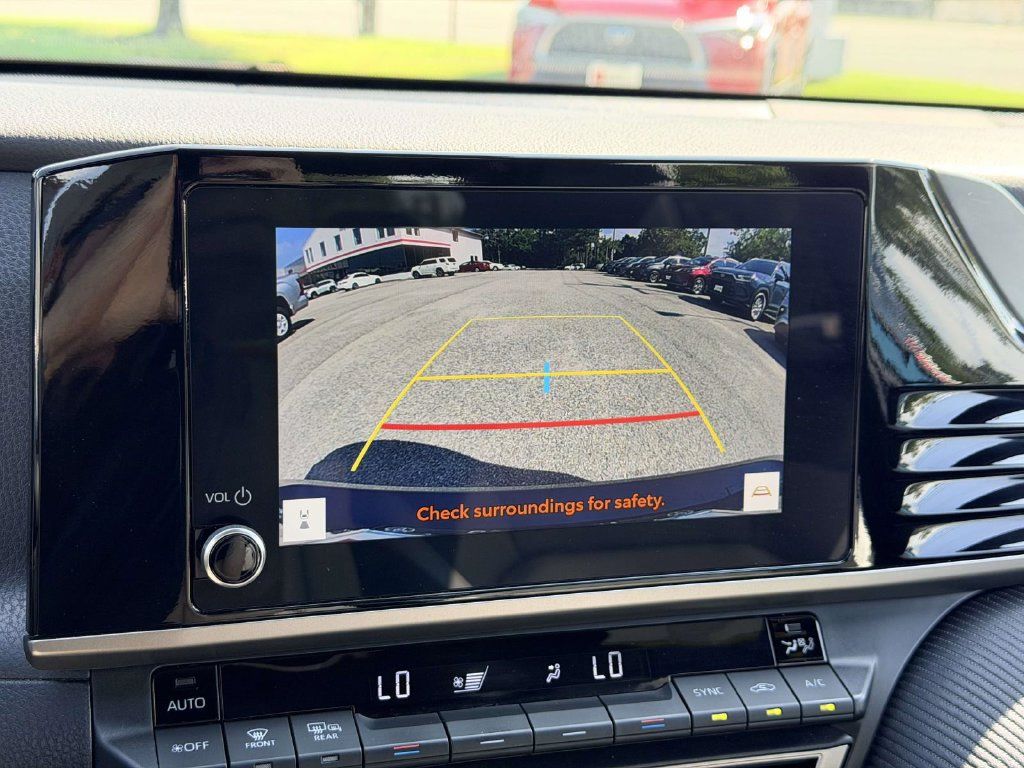 Certified 2025 Toyota Camry SE FWD image 4