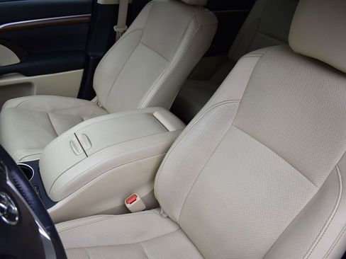 Used 2018 Toyota Highlander Limited image 14