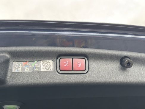 Certified 2025 Mercedes-Benz C 300 Sedan image 15