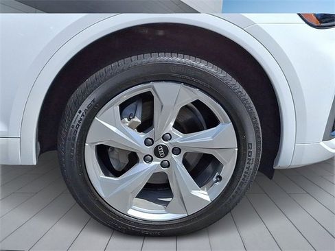 Used 2023 Audi Q5 2.0T Premium Plus w/ Premium Plus Package image 8