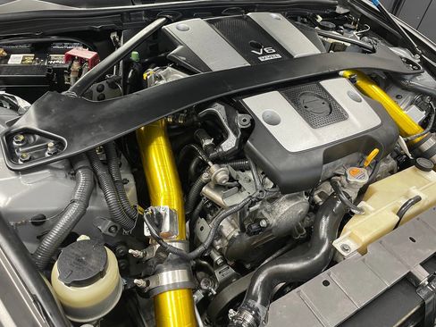 Used 2009 Nissan 370Z Touring w/ Sport Pkg RWD image 38