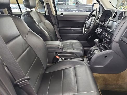 Used 2016 Jeep Patriot High Altitude AWD/4WD image 10
