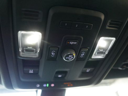 Used 2022 GMC Yukon SLT w/ SLT Premium Package image 21