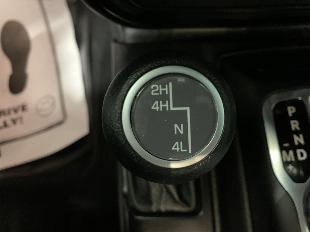 Used 2024 Jeep Wrangler Unlimited Sport AWD/4WD image 28