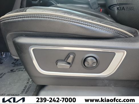 Used 2022 RAM 1500 Laramie AWD/4WD image 24