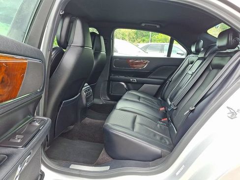 Used 2017 Lincoln Continental Select FWD image 10