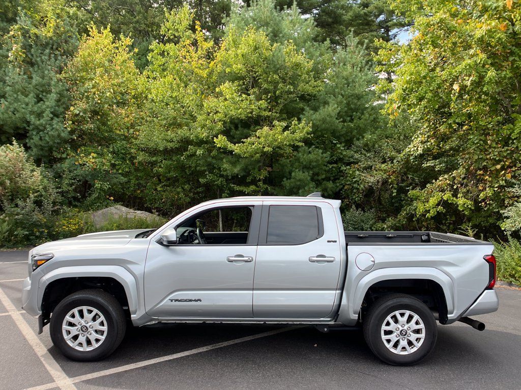 Certified 2024 Toyota Tacoma SR5 AWD/4WD image 29