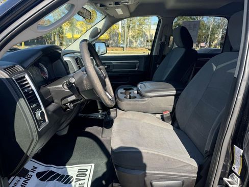 Used 2021 RAM 1500 Classic SLT image 13