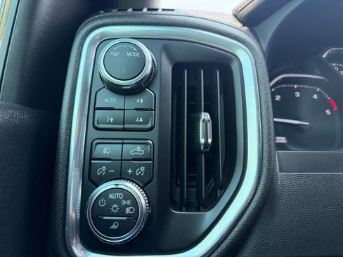 Used 2023 GMC Sierra 3500 SLT w/ SLT Premium Package AWD/4WD image 18