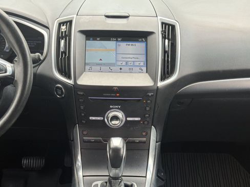 Used 2017 Ford Edge Titanium w/ Technology Package FWD image 24