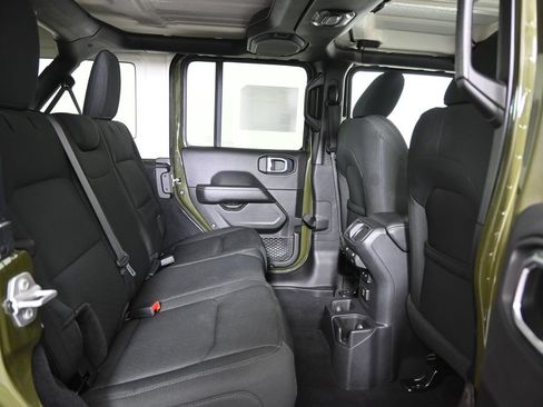 Used 2023 Jeep Wrangler Unlimited Sahara AWD/4WD image 17