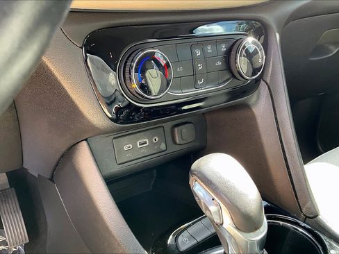 Used 2021 Buick Encore GX Preferred w/ Sport Touring Package image 31