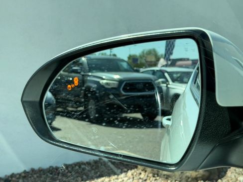 Used 2018 Hyundai Elantra Value Edition FWD image 12