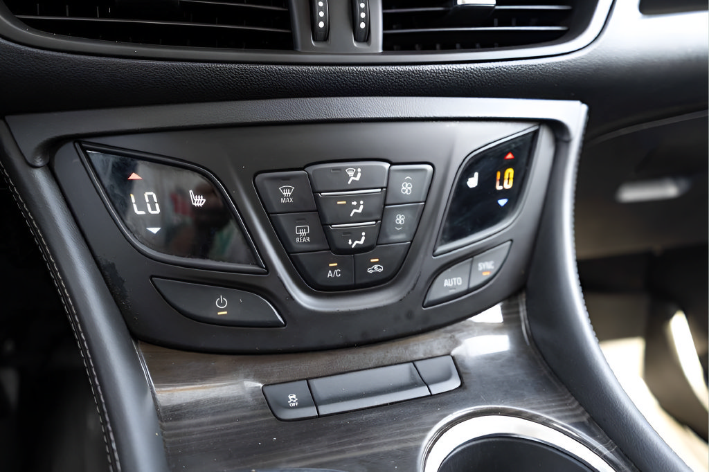 Used 2019 Buick Envision Essence FWD image 20