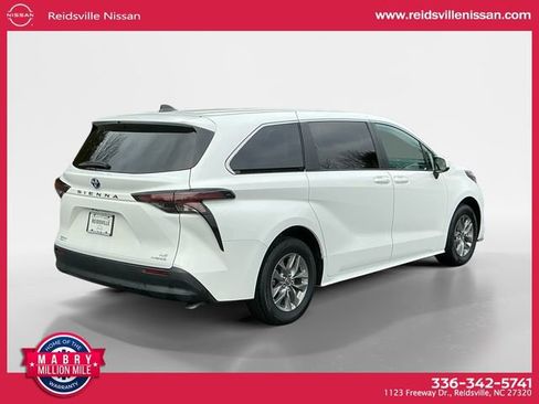 Used 2024 Toyota Sienna LE image 6