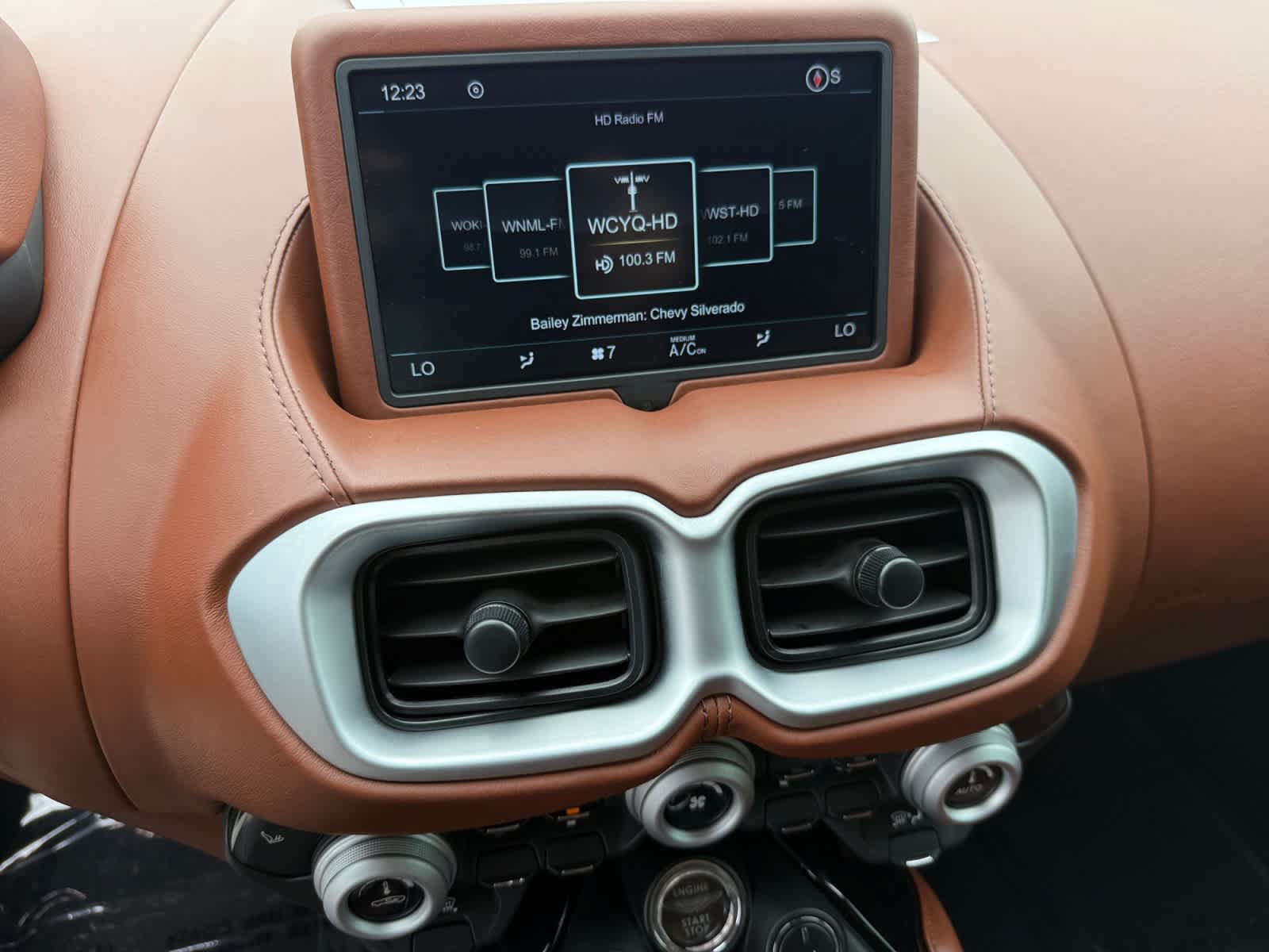 Used 2019 Aston Martin V8 Vantage Coupe RWD image 15