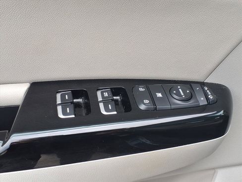 Used 2022 Kia Sportage EX image 16