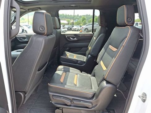 Used 2022 GMC Yukon XL AT4 w/ Technology Package AWD/4WD image 10