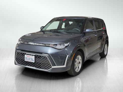 Used 2023 Kia Soul LX w/ LX Technology Package image 3