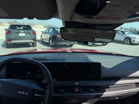 Used 2025 Kia K4 LXS image 32