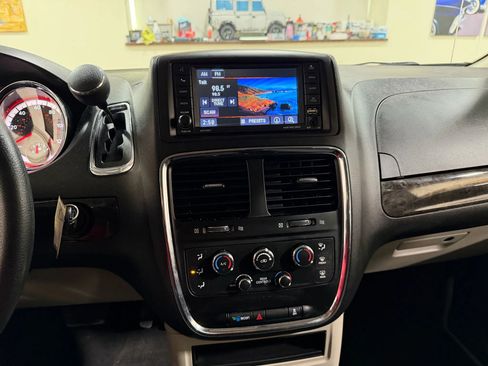Used 2019 Dodge Grand Caravan SE image 44
