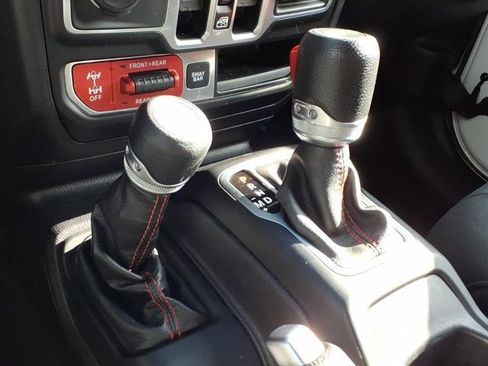 Used 2018 Jeep Wrangler Unlimited Rubicon image 14